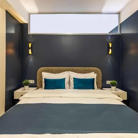 5 Min Walk To Taksim Square & Galata Sleeps 4 *