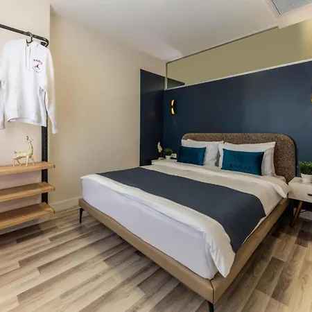 5 Min Walk To Taksim Square & Galata Sleeps 4 Апартаменты Стамбул