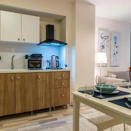5 Min Walk To Taksim Square & Galata Sleeps 4 Апартаменты