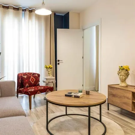 5 Min Walk To Taksim Square & Galata Sleeps 4 *